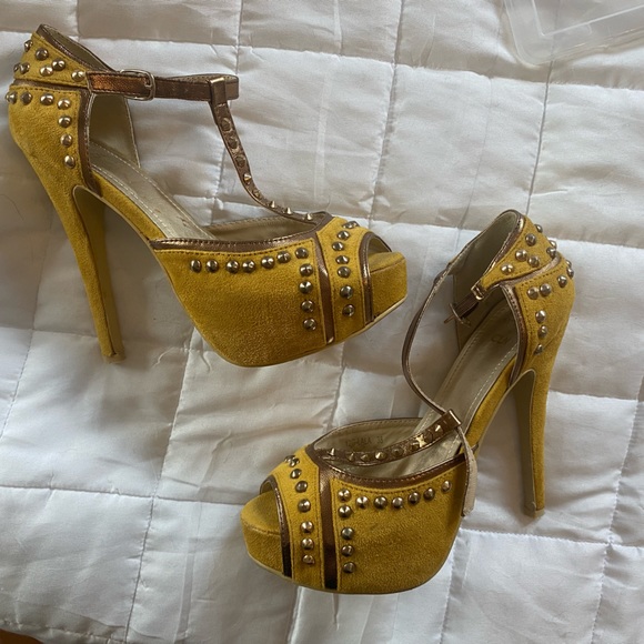CLN yellow platform heels - Picture 2 of 5